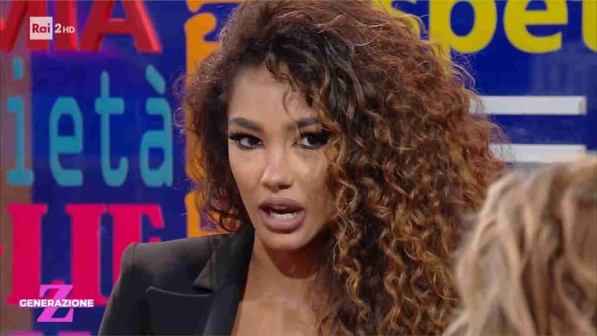 Gerry Scotti provoca Samira Lui su Sanremo: lei smentisce in diretta