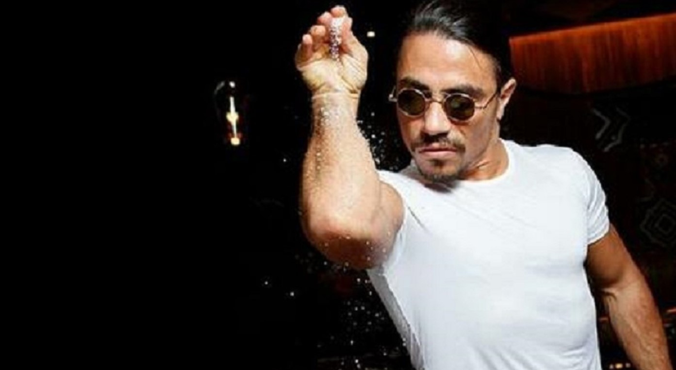 Il lato oscuro del macellaio-imprenditore Salt Bae: ex dipendenti denunciano abusi e discriminazioni