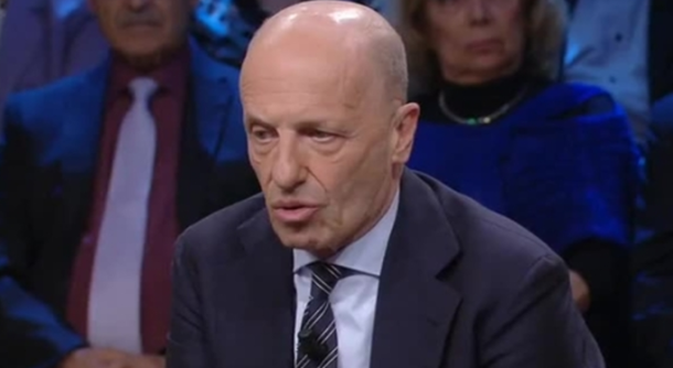 Alessandro Sallusti si scaglia contro Luigi Di Maio e Giuseppe Conte