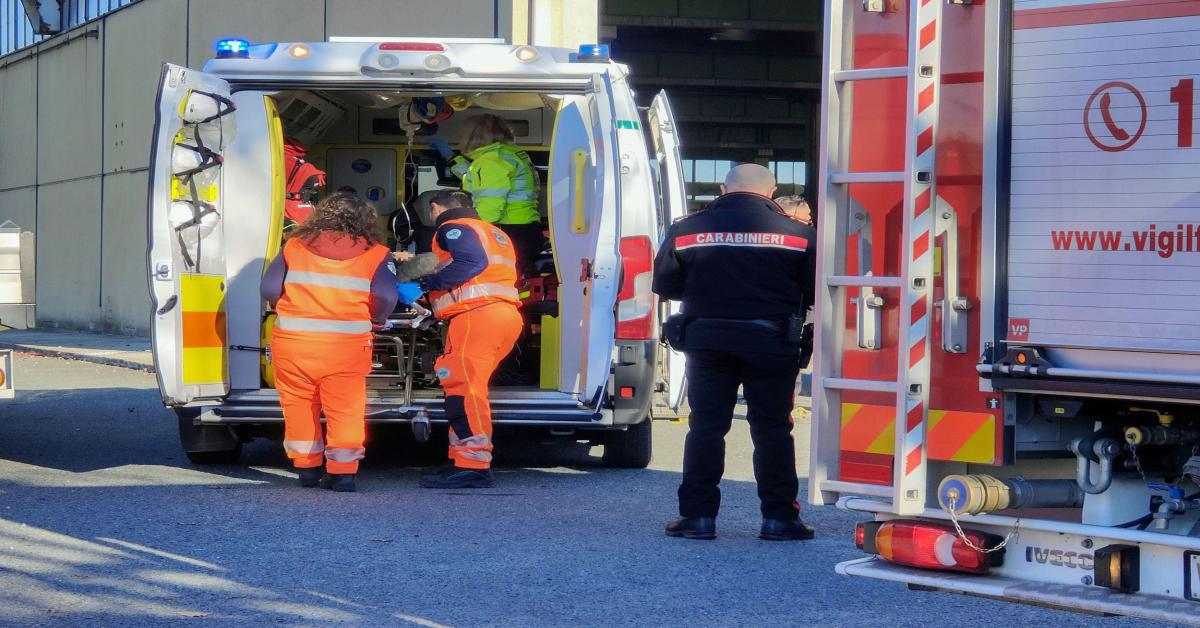 Incidente a Carpenedolo: operaio di 43 anni precipita da tetto e muore