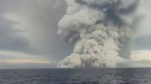 Vulcano Tonga: 28.000 bambini colpiti dall’eruzione sottomarina e il successivo tsunami