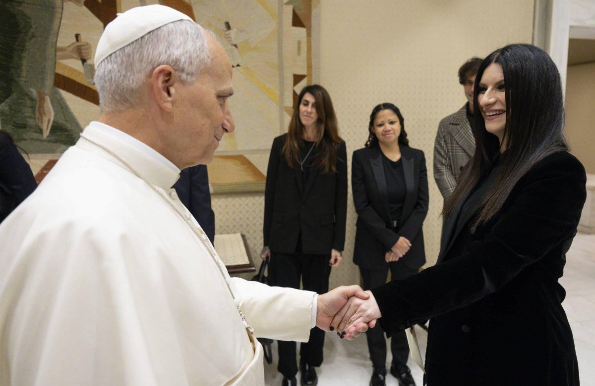 Il Papa e Laura Pausini: un incontro tra musica e spiritualità