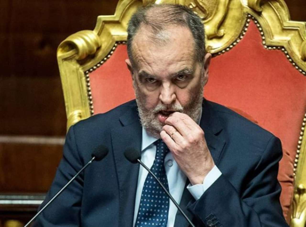 Calderoli difende Salvini su Open Arms: Pugnalato come Falcone e Borsellino Calderoli difende Salvini su Open Arms: Pugnalato come Falcone e Borsellino