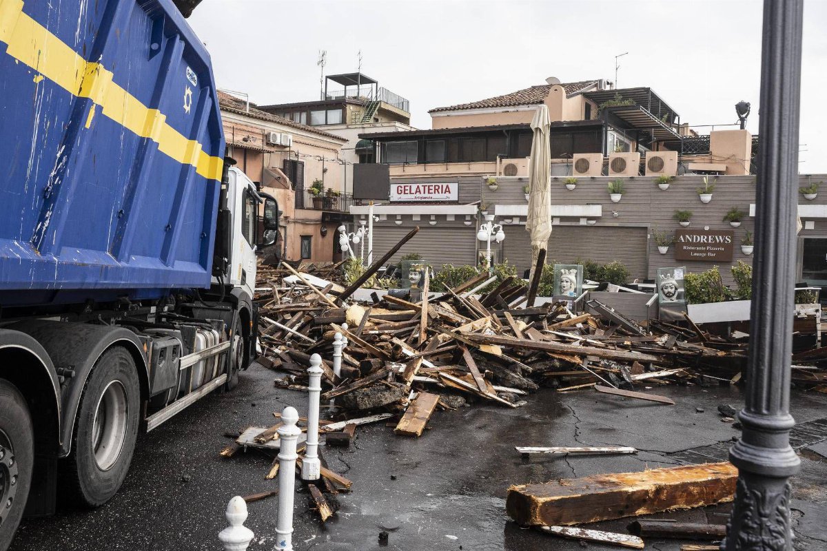 Maltempo in Sicilia, scuole chiuse a Catania e vertice urgente della Regione Maltempo in Sicilia, scuole chiuse a Catania e vertice urgente della Regione