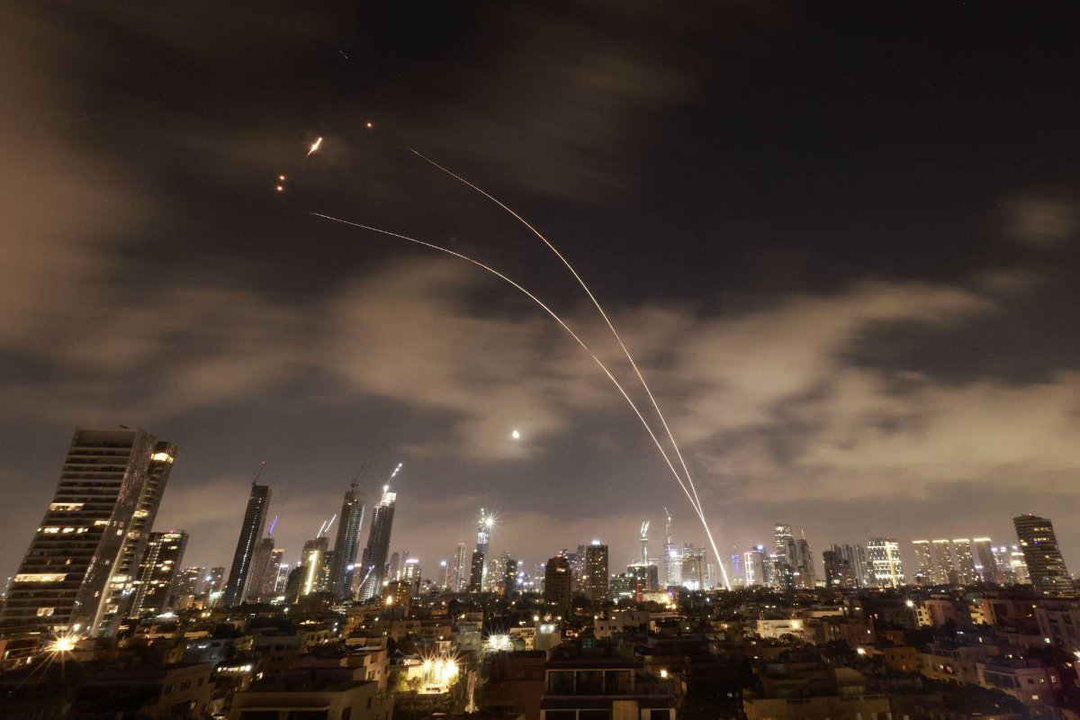 Iran lancia missili ipersonici contro Israele: La battaglia ha inizio