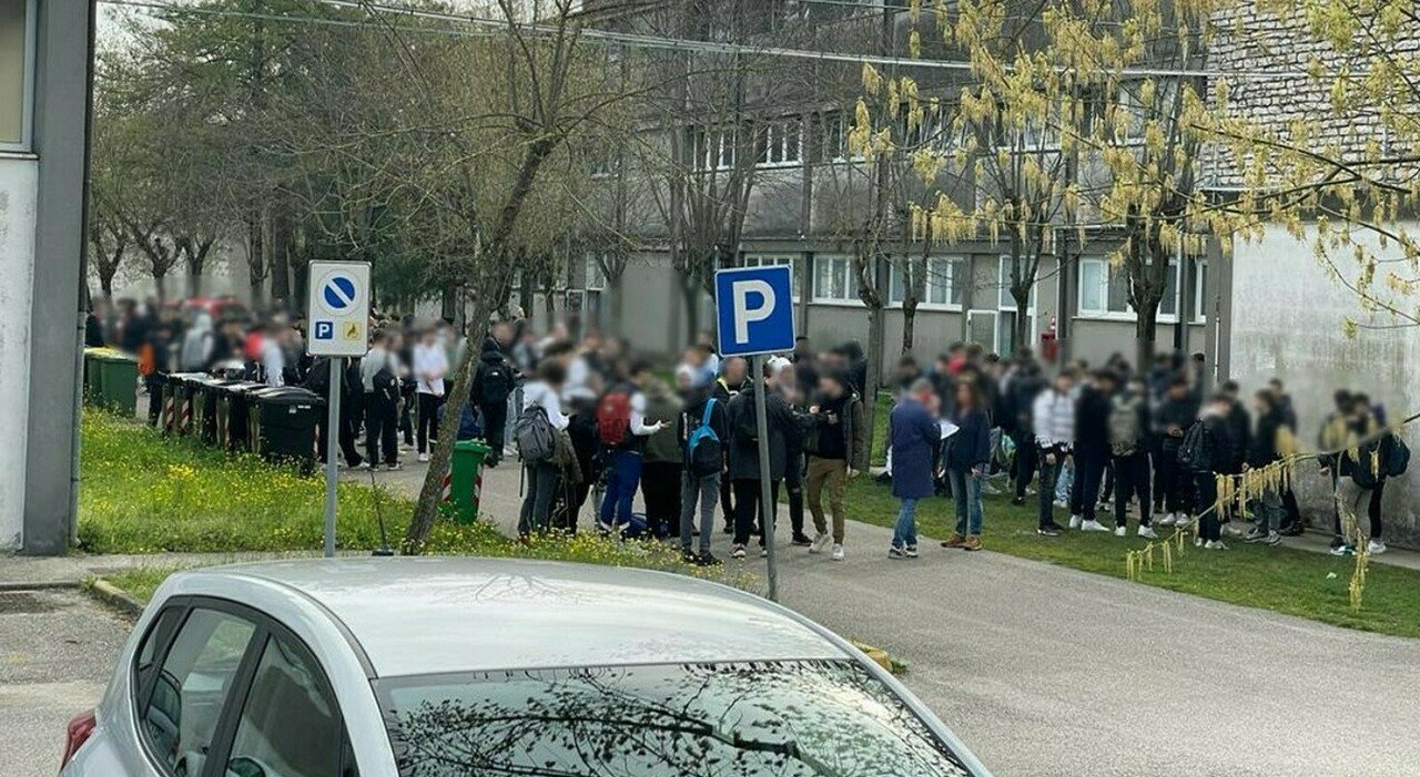 Esplosione oggi scuola a Rovigo : 2 studenti feriti ed edificio evacuato