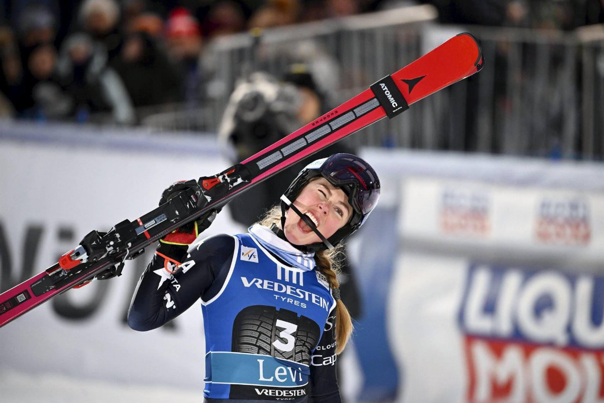 Sci, Shiffrin domina il primo Slalom di Coppa del Mondo: Colturi seconda nel giorno del suo compleanno Sci, Shiffrin domina il primo Slalom di Coppa del Mondo: Colturi seconda nel giorno del suo compleanno