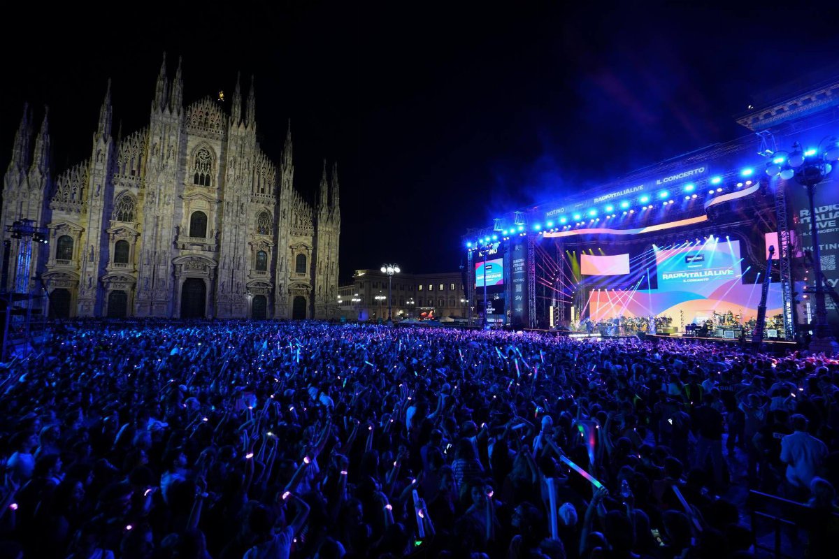 Milano accende Piazza Duomo con Olly, Achille Lauro ed Elodie: trionfa Radio Italia Live 2025