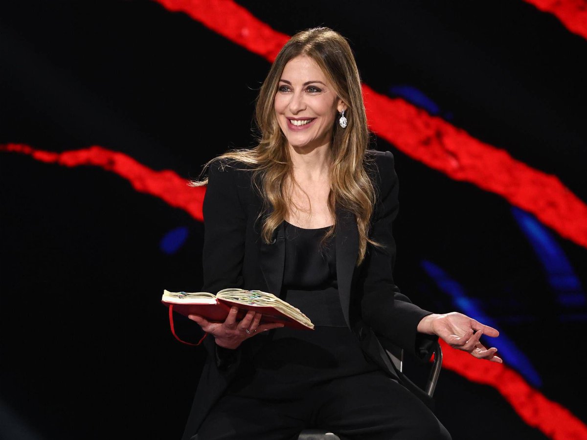 Belve, ultima puntata stasera: Francesca Fagnani incontra tre ospiti e apre il dialogo con Maria De Filippi