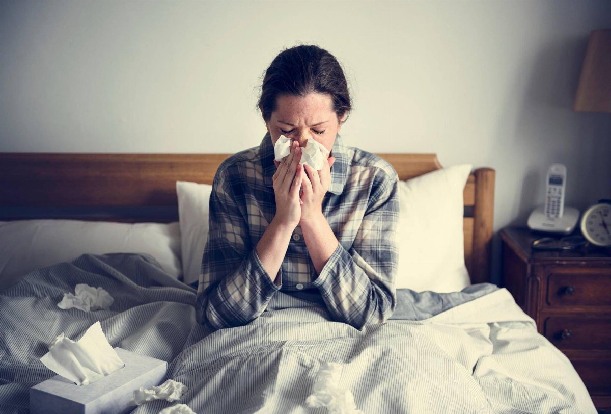 Influenza: sintomi, cure e rimedi della nonna per affrontare la stagione 2025-2026