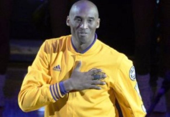 La star dell'NBA Kobe Bryant è morto a 41 anni in un incidente di elicottero in California