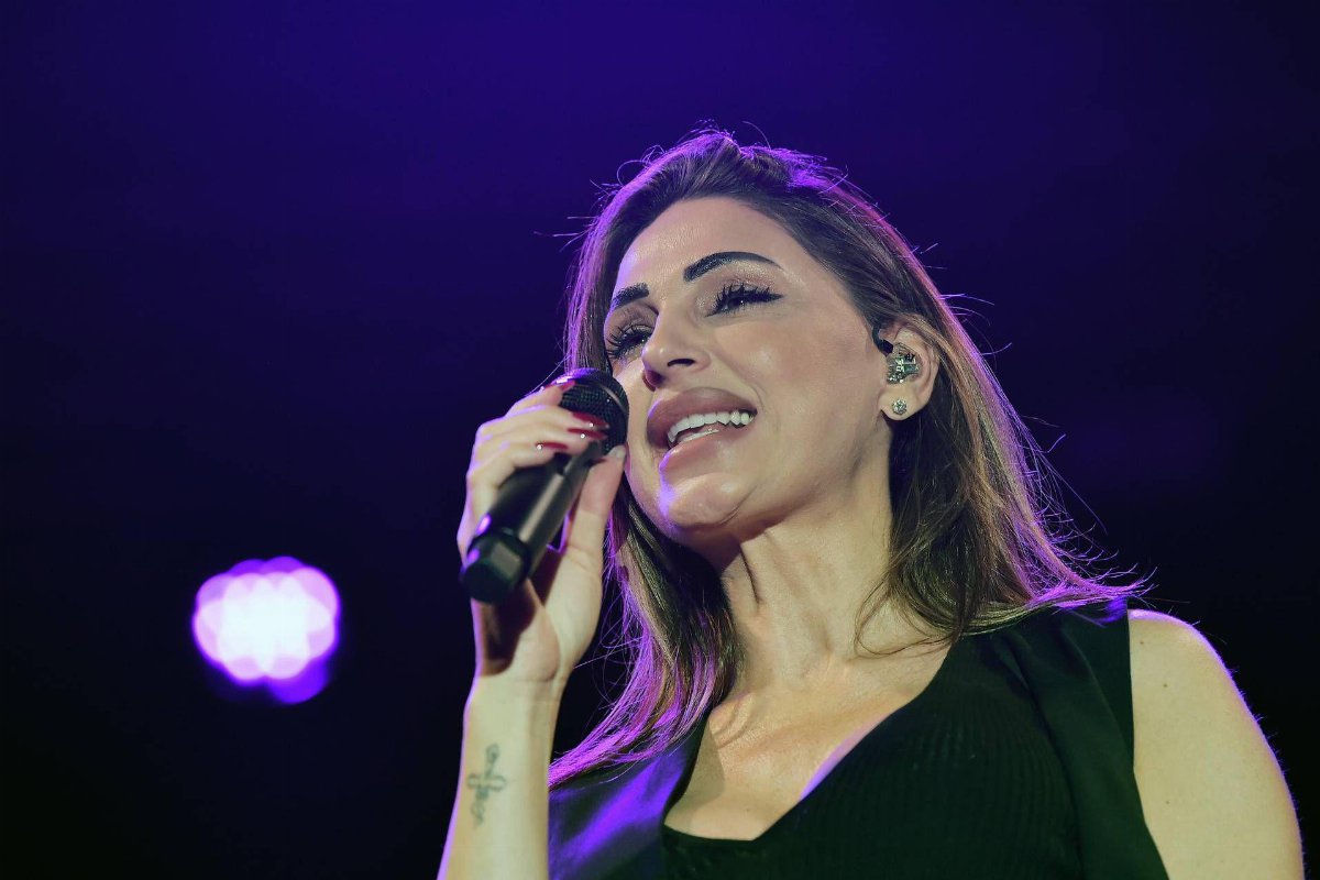 Anna Tatangelo rinvia il tour Tatangeles: Ho bisogno di tempo Anna Tatangelo rinvia il tour Tatangeles: Ho bisogno di tempo