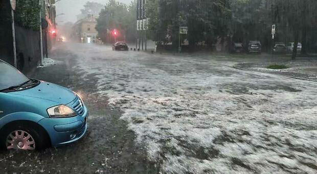 Disastrosa Grandinata a Seregno: Danneggiamenti e Allagamenti nel Cuore della Brianza