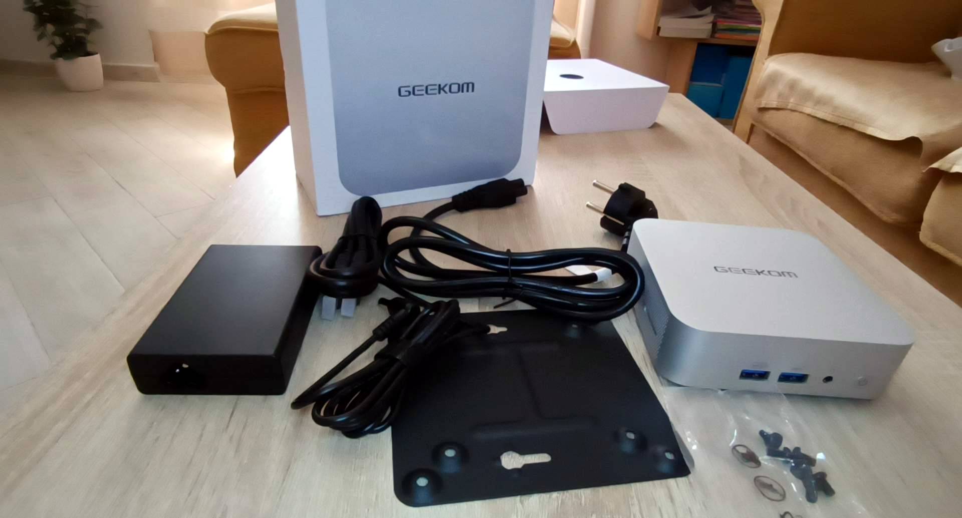 I 3 migliori Mini PC GEEKOM da regalare per Natale