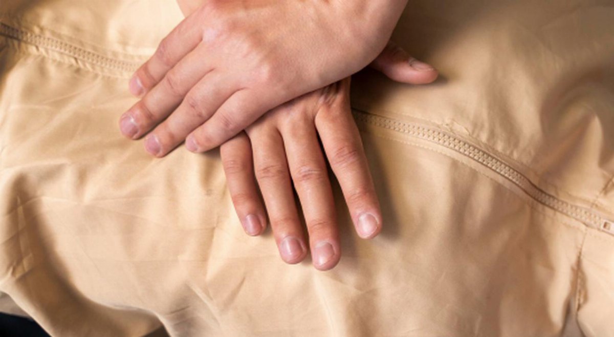 Bimbo di 7 anni rischia di soffocare a scuola, salvato dalla maestra guidata dal 118 in videochiamata