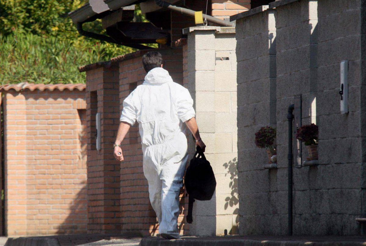 Garlasco, impronte a rischio contaminazione: dubbi sulle prove e nuove indagini sul delitto Poggi