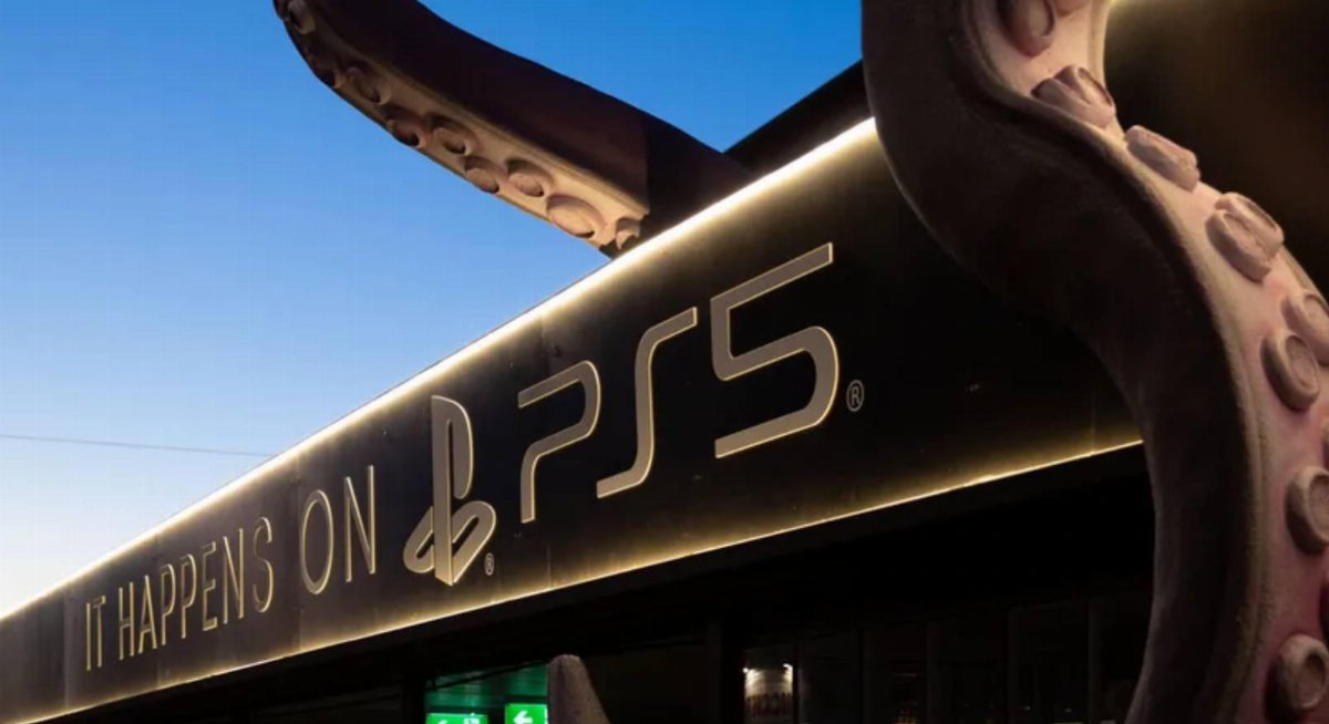 La campagna “It Happens on PS5 ai Navigli di Milano La campagna “It Happens on PS5 ai Navigli di Milano