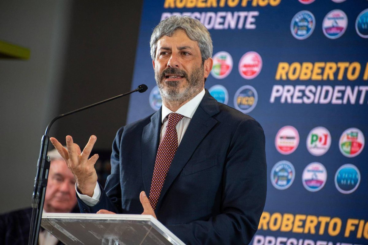 Campania, Roberto Fico proclamato presidente della Regione: priorità a etica pubblica e partecipazione Campania, Roberto Fico proclamato presidente della Regione: priorità a etica pubblica e partecipazione