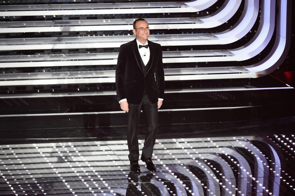 Sanremo 2026, Carlo Conti svela il cast: tre donne al PrimaFestival, Gazzoli sul palco e apertura al futuro Sanremo 2026, Carlo Conti svela il cast: tre donne al PrimaFestival, Gazzoli sul palco e apertura al futuro