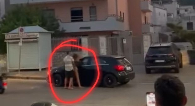 Scandalo a Bacoli: Filmato hot in pieno centro scuote i social
