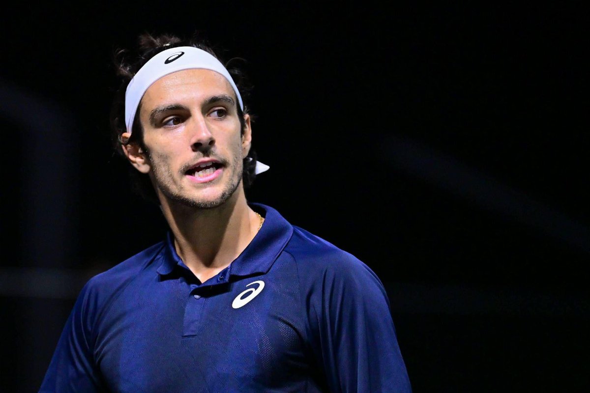 Musetti-Djokovic: sfida decisiva ad Atene per titolo e pass alle Atp Finals Musetti-Djokovic: sfida decisiva ad Atene per titolo e pass alle Atp Finals