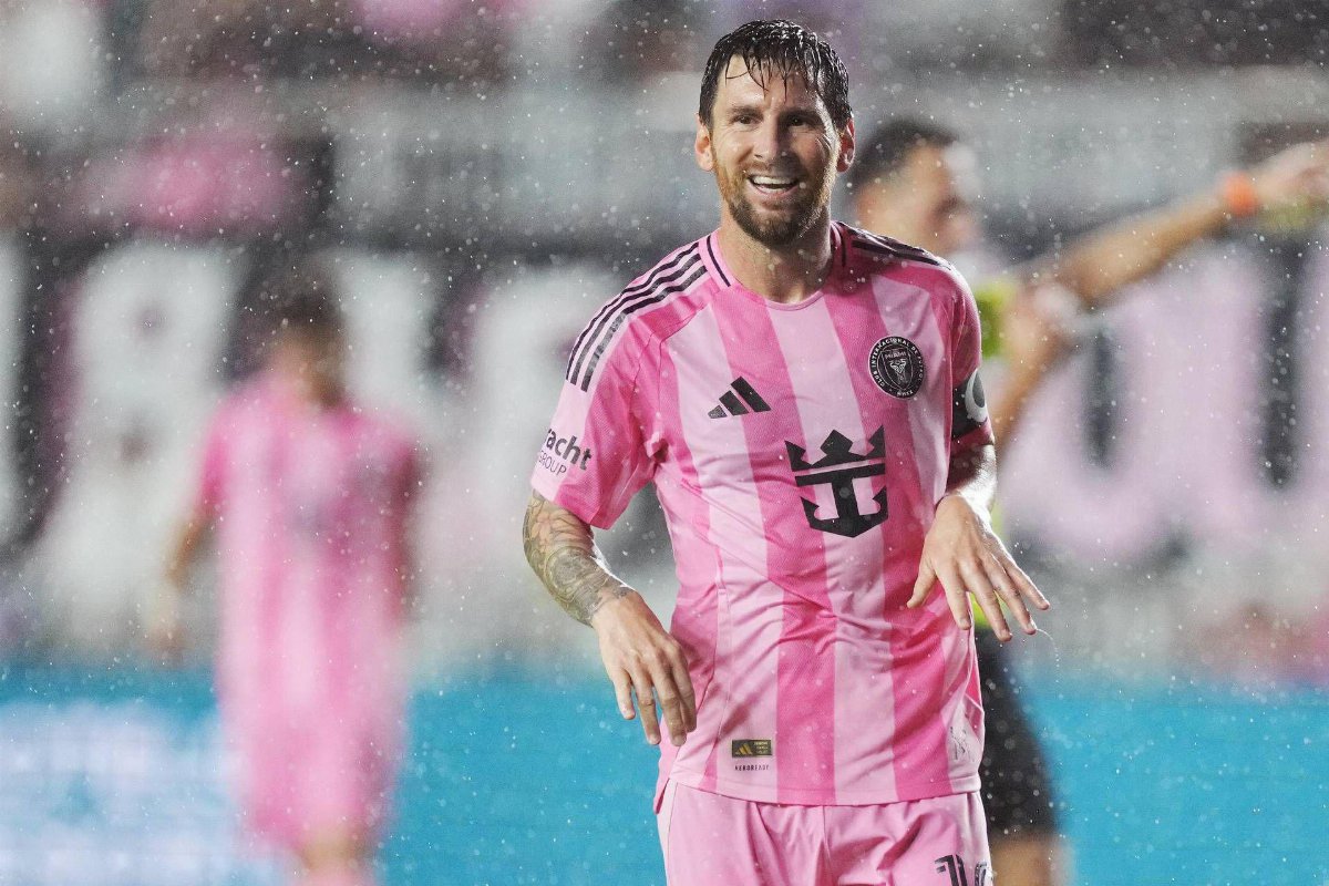 Messi rinnova con l Messi rinnova con l