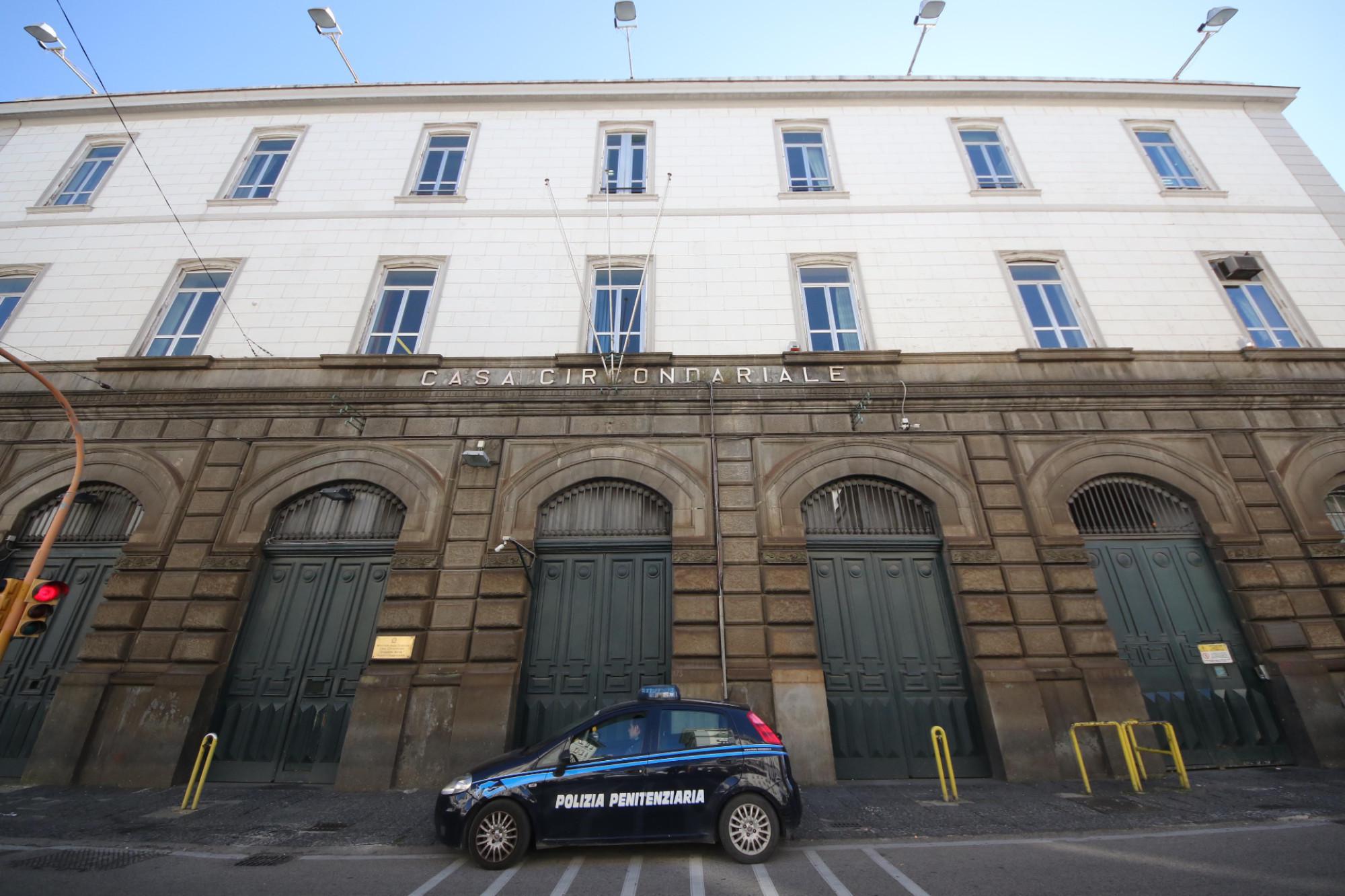 napoli detenuto napoli detenuto