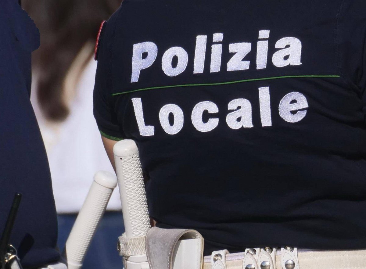 Mantova, cadavere nascosto per anni: si traveste da donna per riscuotere la pensione della madre