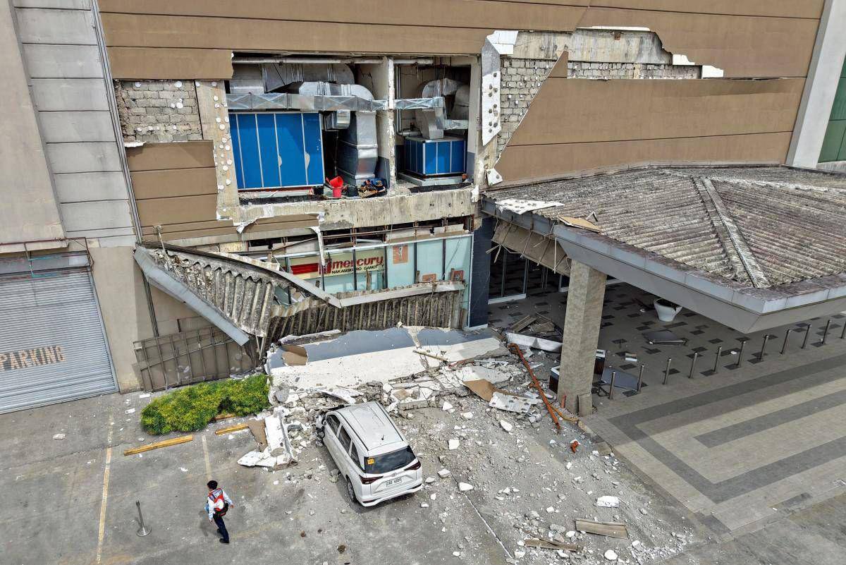 Terremoto di magnitudo 7.4 nelle Filippine: paura nel sud del Paese, revocato l