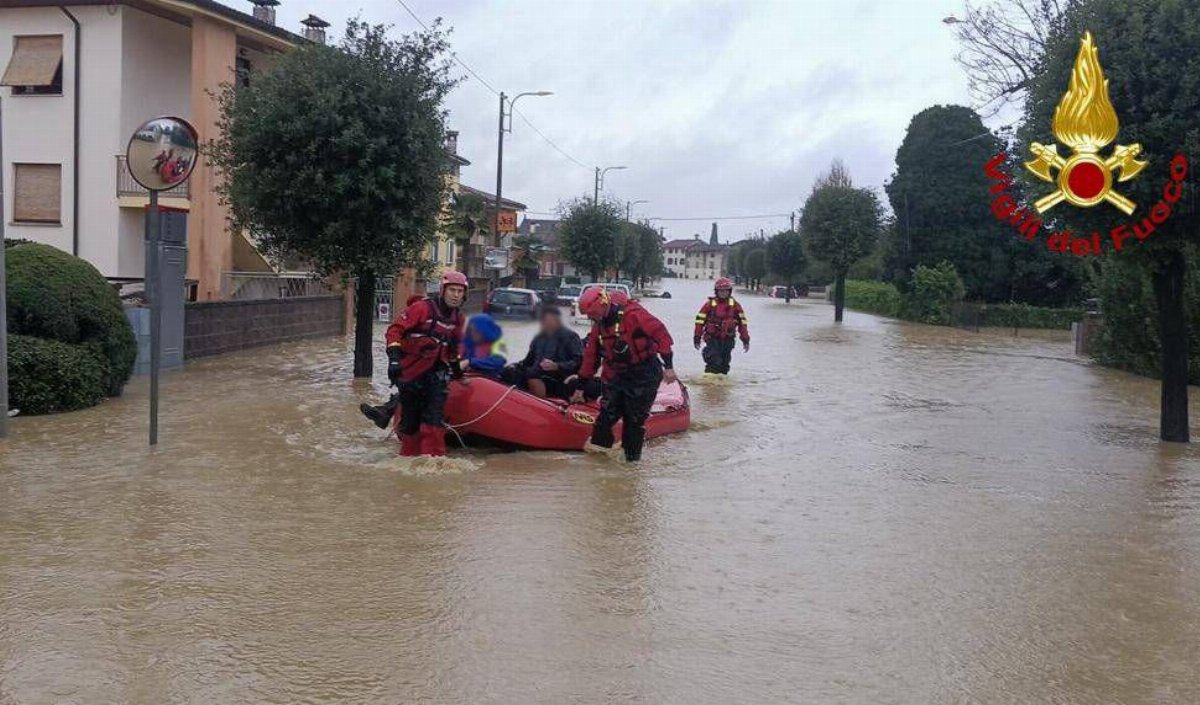 Maltempo in Italia: nuova allerta arancione in Friuli Venezia Giulia e piogge intense al Centro-Sud Maltempo in Italia: nuova allerta arancione in Friuli Venezia Giulia e piogge intense al Centro-Sud