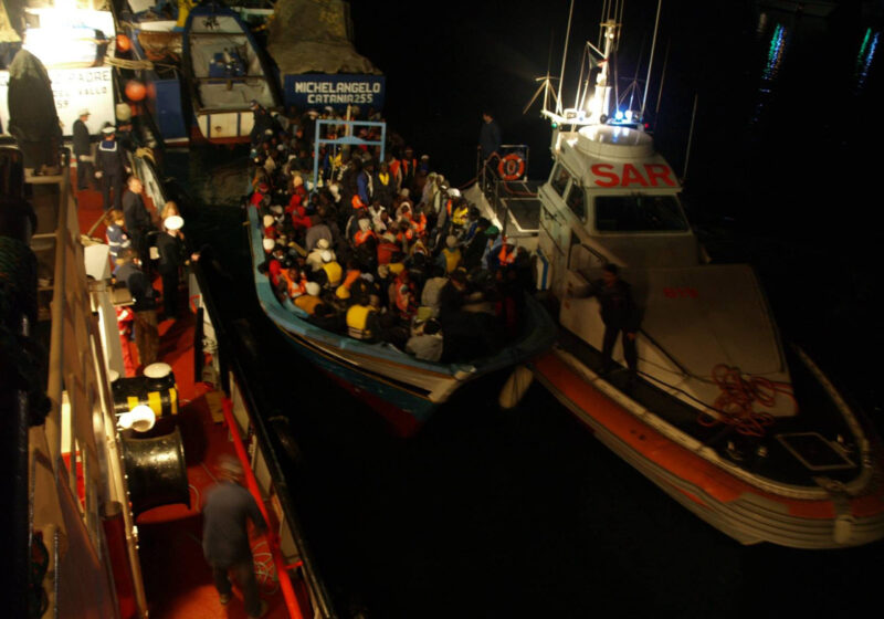 Incendio su traghetto da Lampedusa a Porto Empedocle: Evacuazione rapida senza feriti