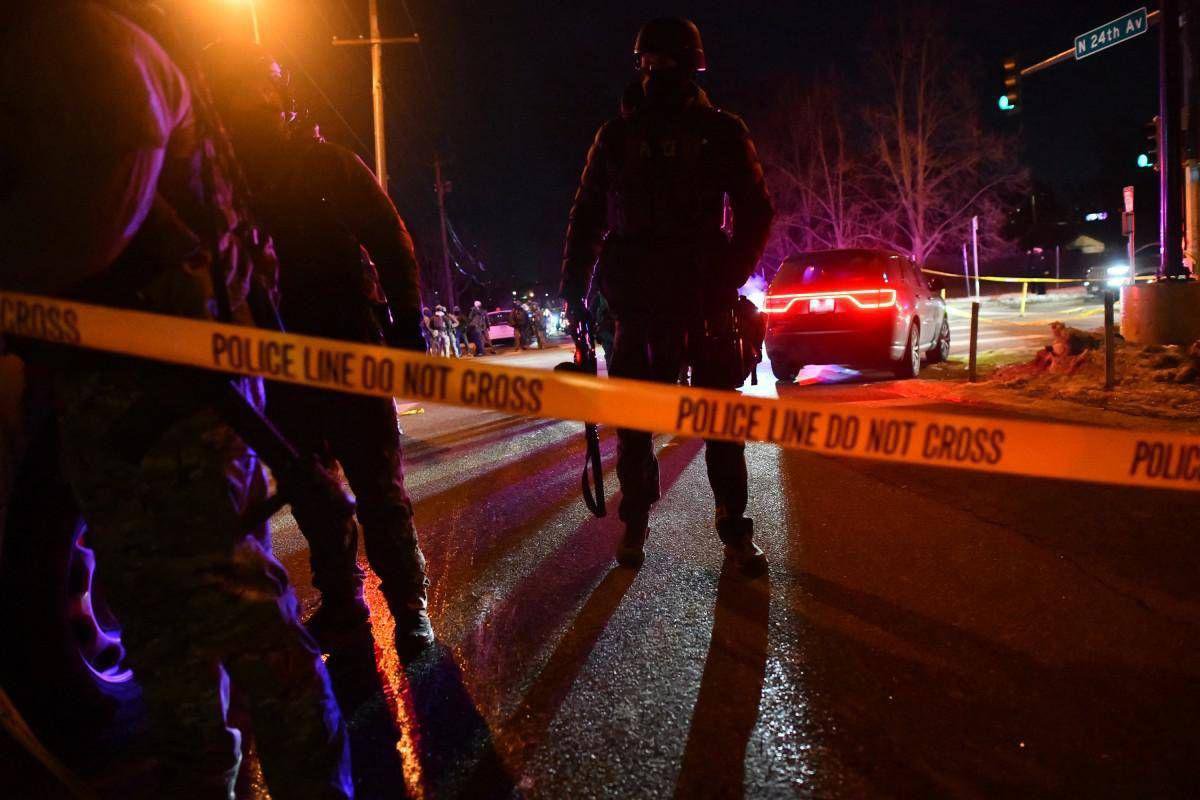 Minneapolis, sparatoria durante un controllo: ferito un immigrato, tensione in città