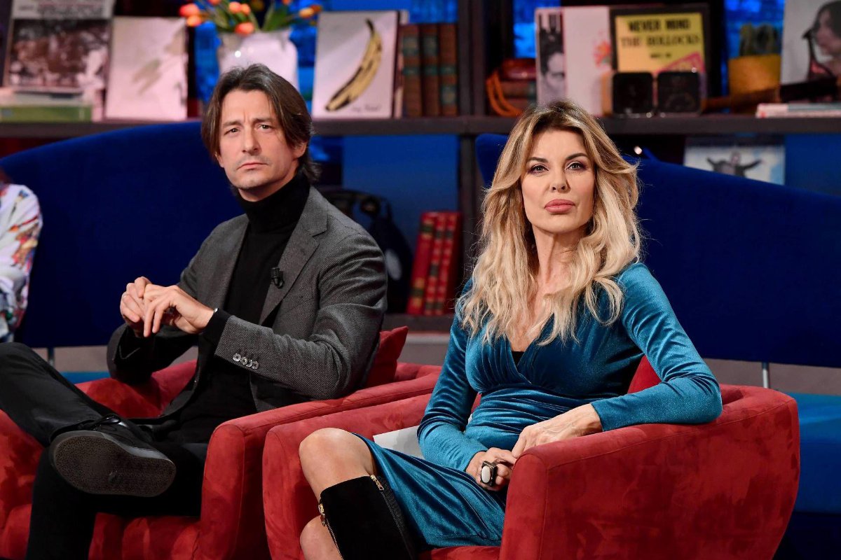 Francesco Oppini e il peso della fama di Alba Parietti a scuola Francesco Oppini e il peso della fama di Alba Parietti a scuola