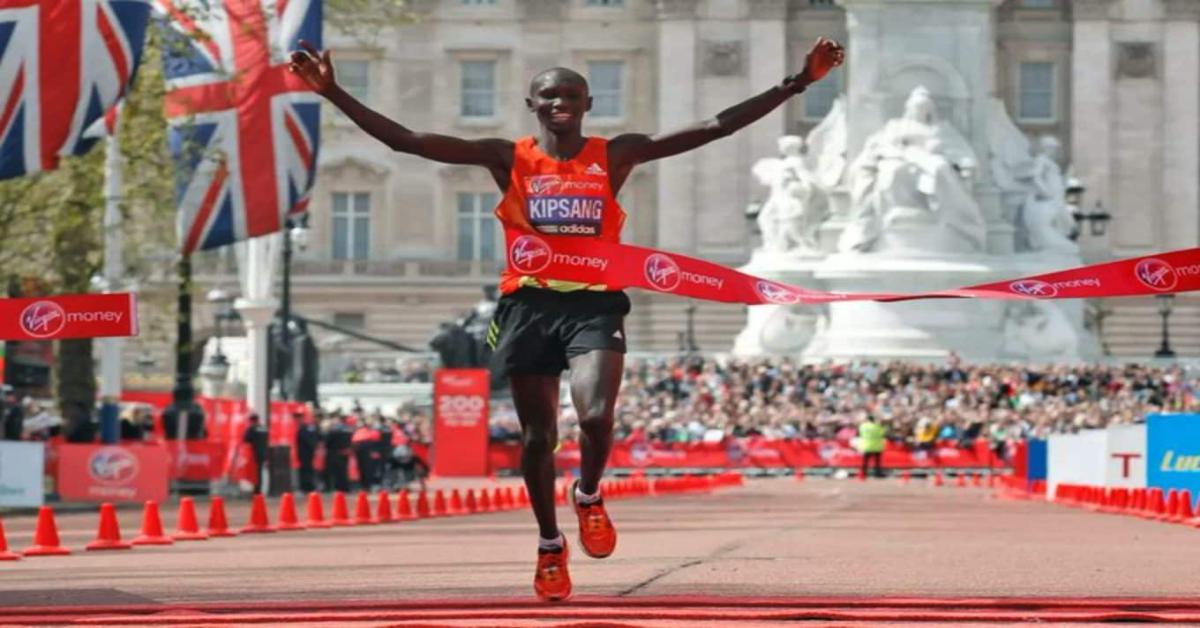 Maratoneta Keniano Muore Dopo il Traguardo: Malore Fatale per Kipsang Kipkorir