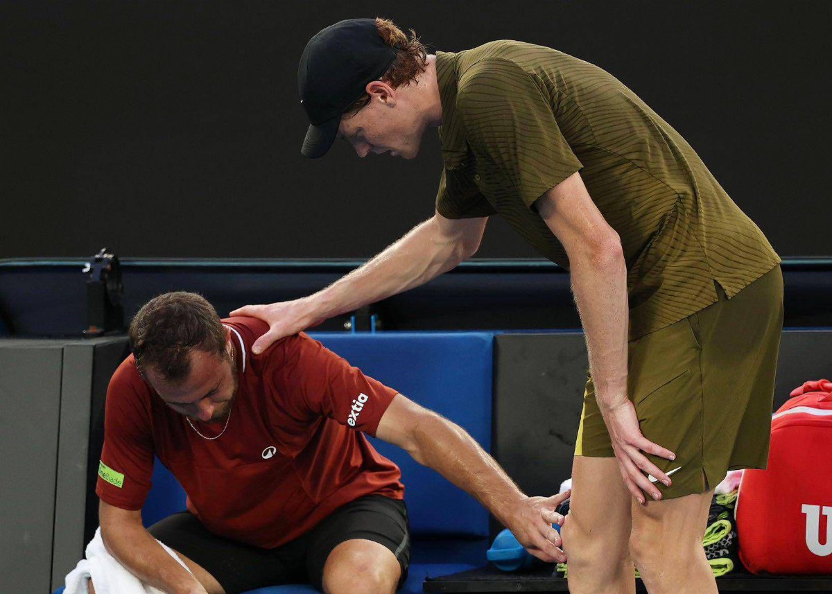 Gaston in lacrime, Sinner avanza agli Australian Open e lo consola