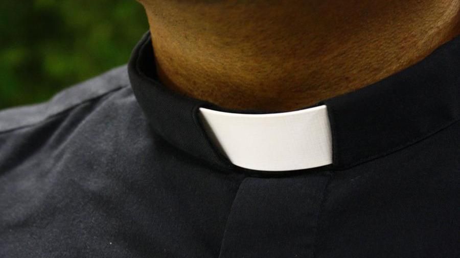 A Milano sacerdote arrestato per abusi su minori