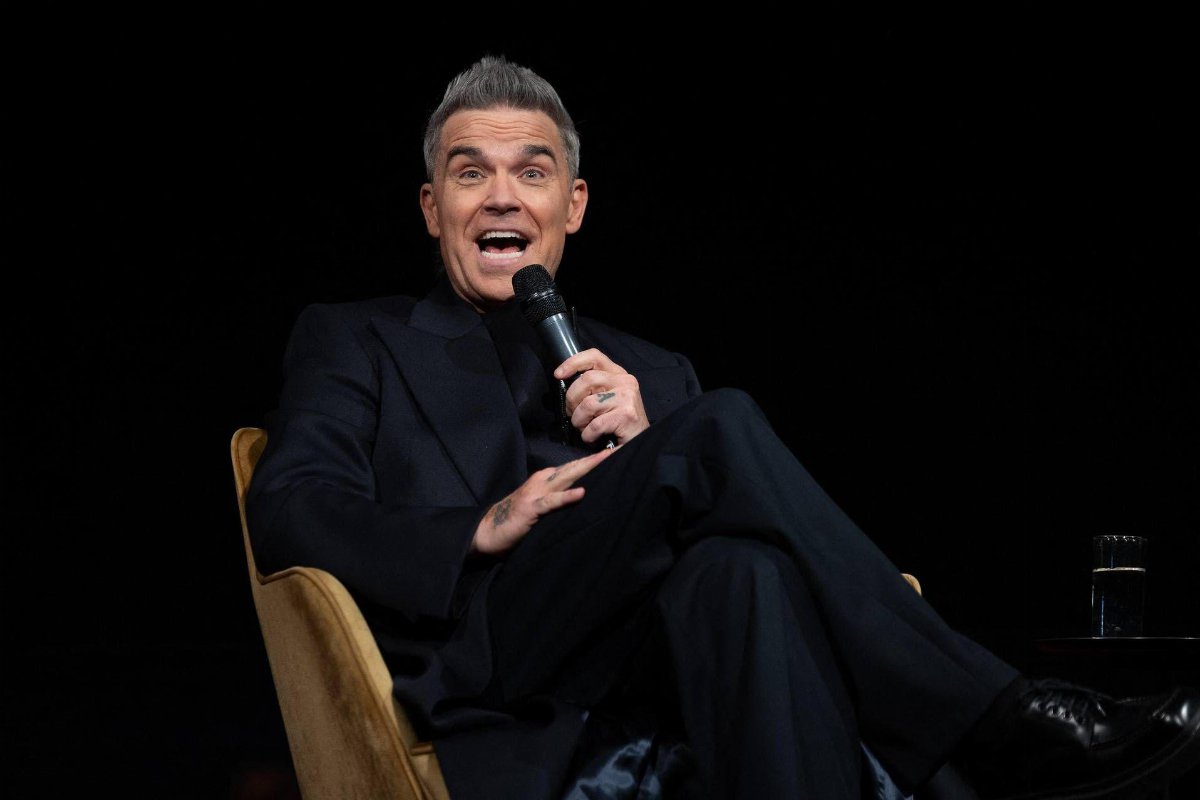 Robbie Williams batte i Beatles: è record di album al numero uno nel Regno Unito Robbie Williams batte i Beatles: è record di album al numero uno nel Regno Unito