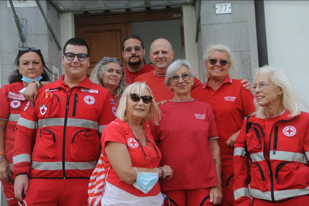 Folla da stadio alla giornata di prevenzione del fegato alla Cri di Albiano Magra:  circa il 50% delle persone di mezz’età risulta (anche se asintomatica e non in sovrappeso) affetta da steatosi epatica 