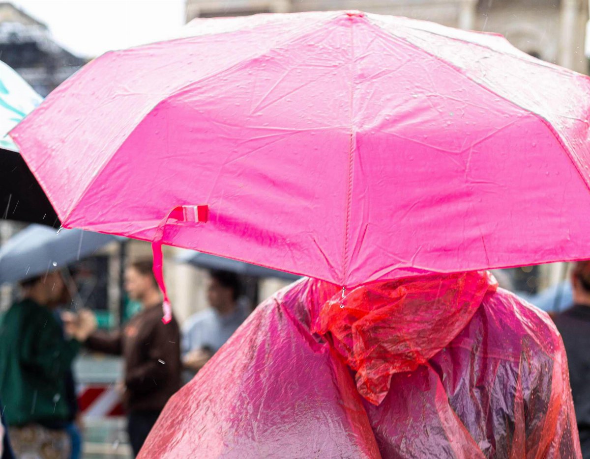 Meteo, allerta arancione in Lombardia: temporali e forti raffiche di vento su gran parte d
