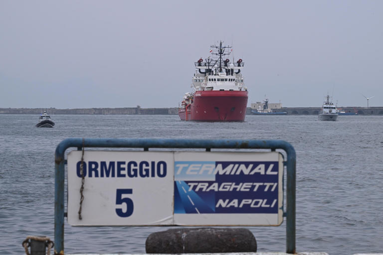 Ocean Viking: Arrivo a Napoli con 254 Migranti - Procedure di Accoglienza Avviate
