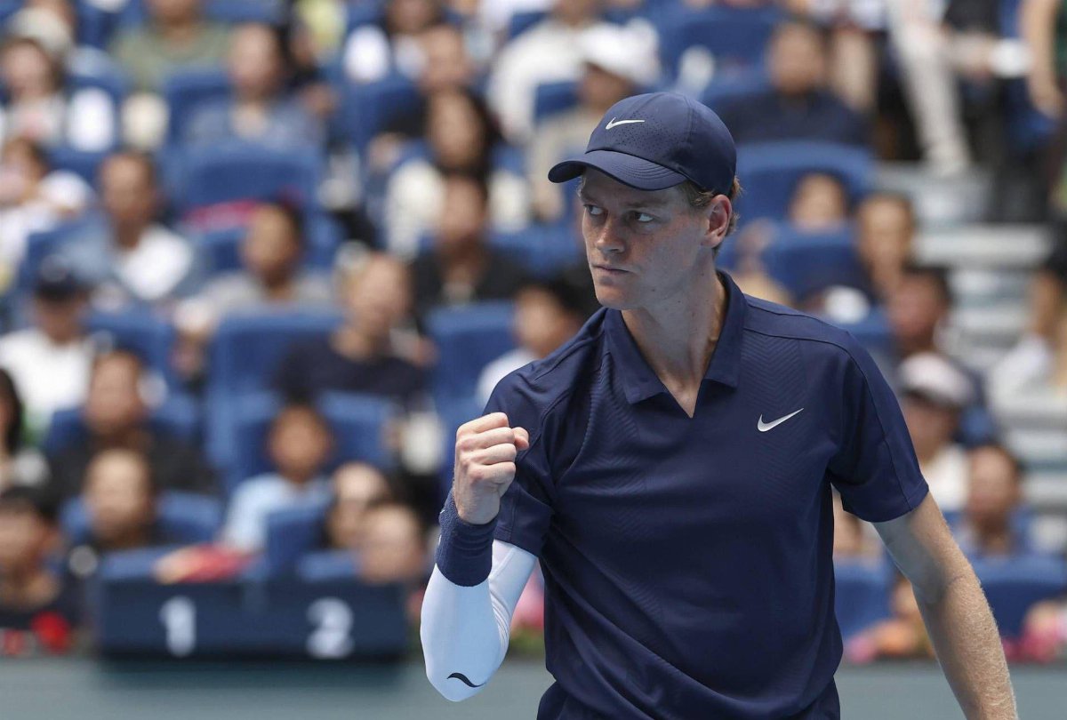 Jannik Sinner pronto alla sfida con Tsitsipas: Sarà una partita difficile