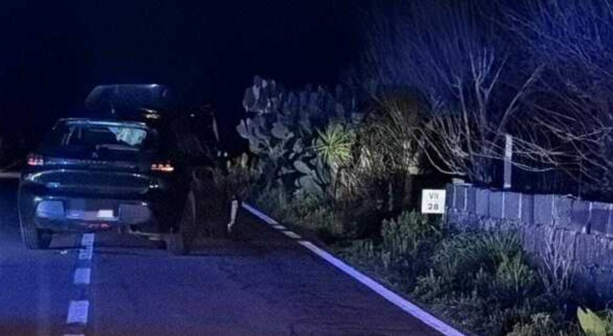 Travolto mentre cammina in pigiama sulla provinciale: muore a 40 anni nel Salento Travolto mentre cammina in pigiama sulla provinciale: muore a 40 anni nel Salento