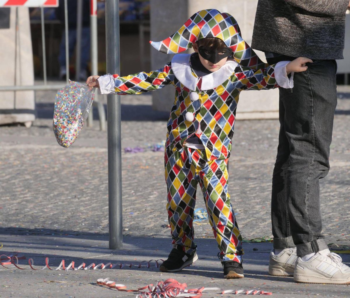 Carnevale, sicurezza dei bambini: rischi nascosti tra maschere, costumi e stelle filanti