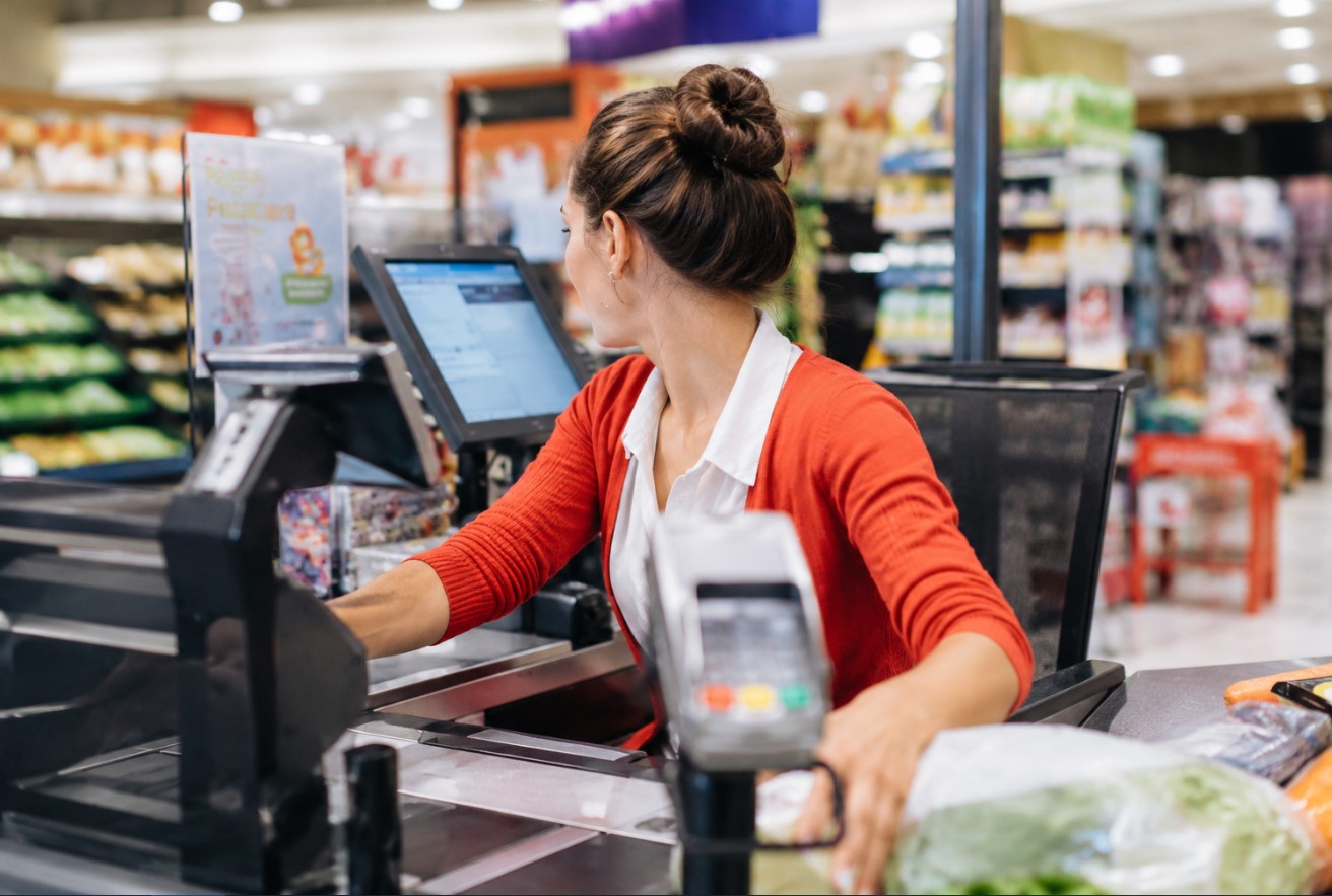 Cerreto Guidi, cassiera al primo giorno di lavoro sventa la rapina alla Coop