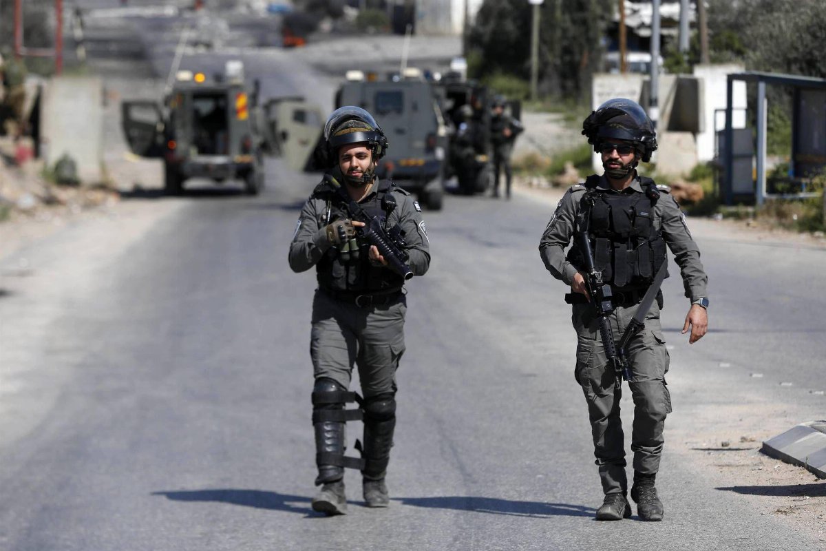 Attivisti stranieri aggrediti in Cisgiordania, tre italiani feriti: Netanyahu chiede la grazia a Herzog