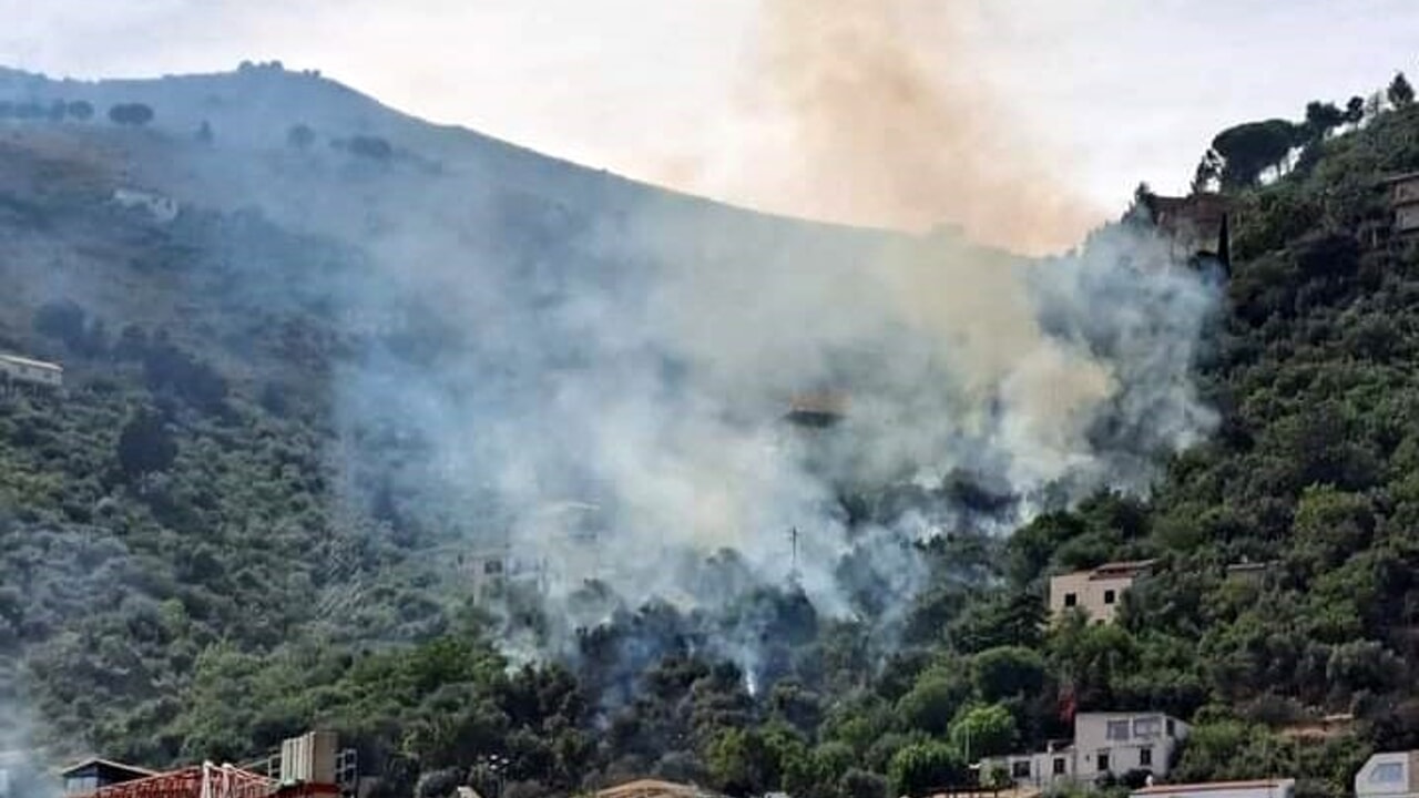 Incendi a Monreale e San Martino delle Scale: Evacuazioni e squadre di soccorso al lavoro