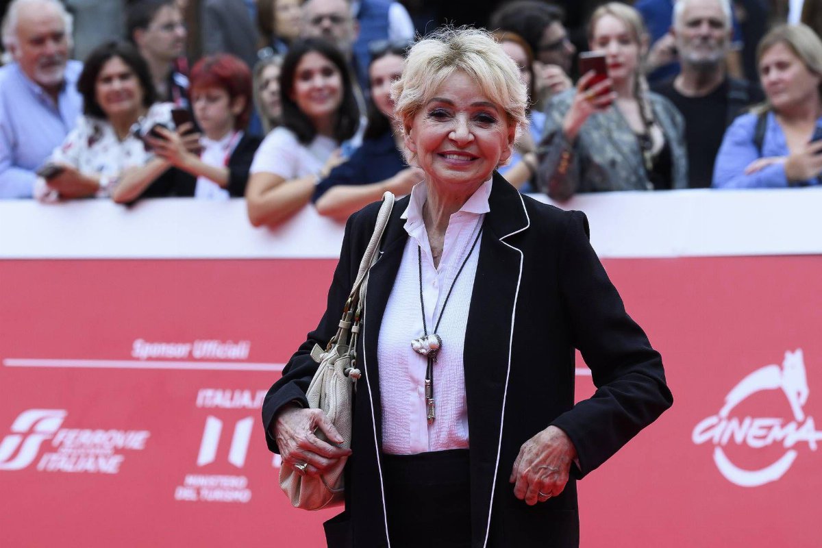 Verissimo, Enrica Bonaccorti torna in studio e racconta la lotta contro il tumore