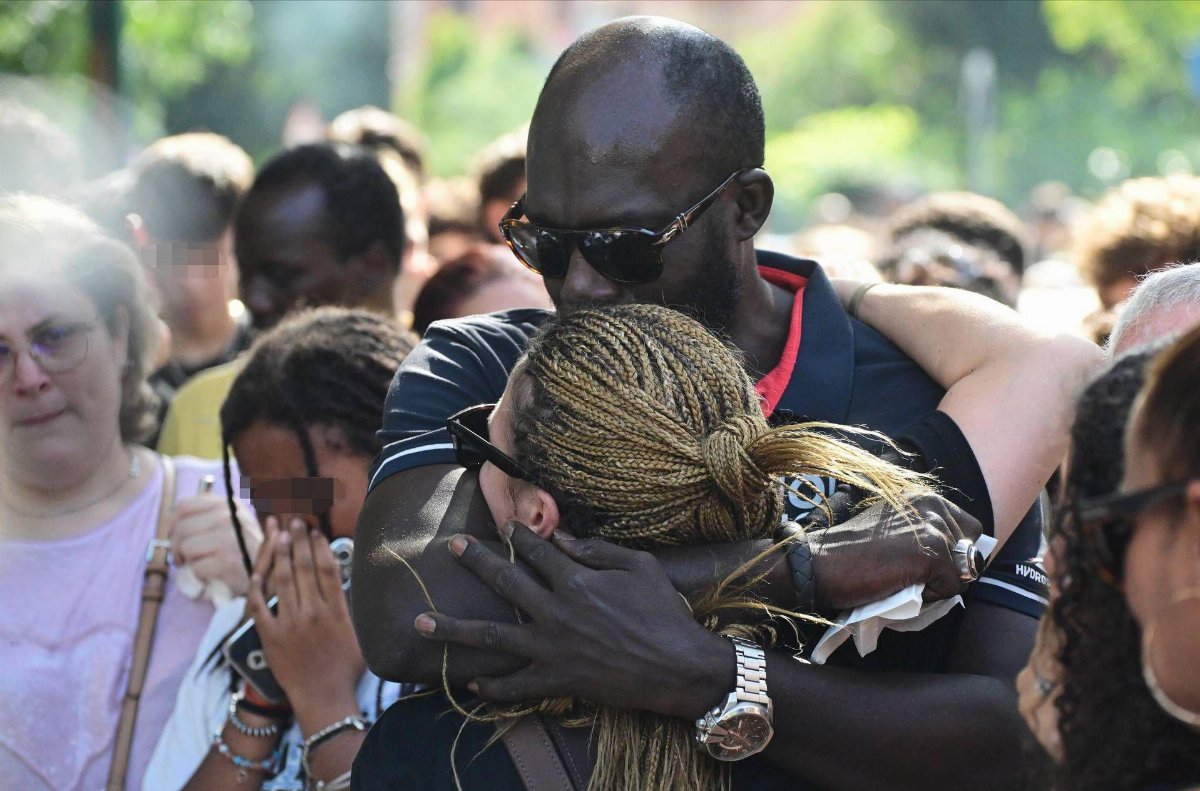 Fallou Sall ucciso mentre difendeva un amico, 11 anni al 16enne imputato: la rabbia del padre