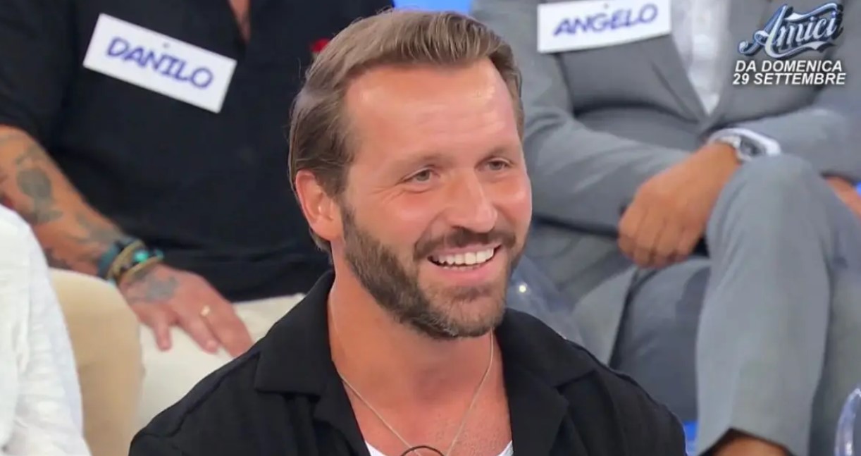 Chi è Andrea di Uomini e Donne 2024, il nuovo cavaliere del Trono Over