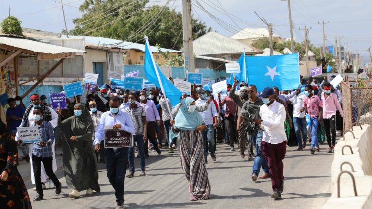 Somalia : Si intervanga dopo la condanna a morte di quattro minori per il coinvolgimento in gruppi armati
